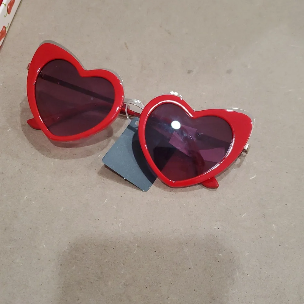 Red heart shaped cat eye retro vintage pinup style sunglasses new‎